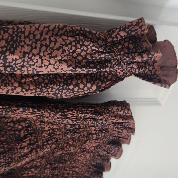 Urban Outfitters Women's Giselle Black and Brown Smocked Top Medium - Picture 6 of 10